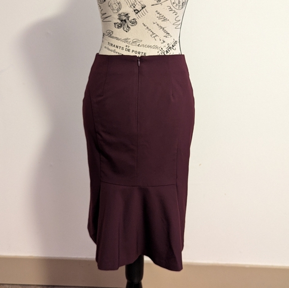 Tristan| NWOT Burgundy Midi Skirt - Picture 3 of 10